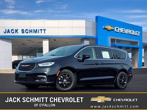Used 2024 Chrysler Pacifica Touring-L FWD image 1