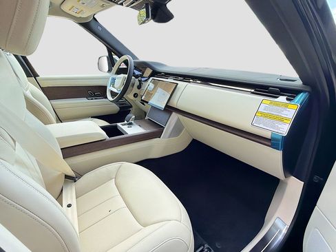 New 2026 Land Rover Range Rover Long Wheelbase SE image 15