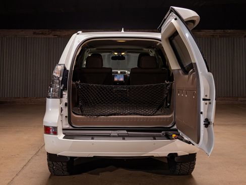 Used 2018 Lexus GX 460 image 9