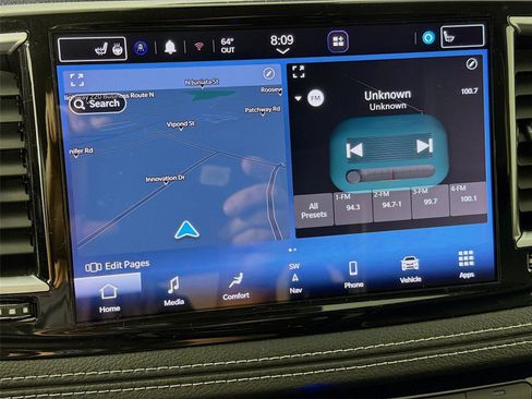 Used 2023 Chrysler Pacifica Limited FWD image 15