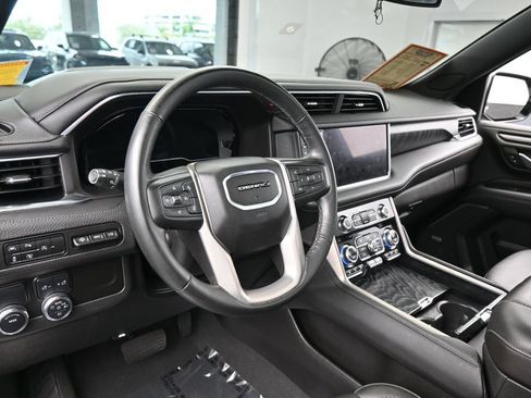 Used 2024 GMC Yukon XL Denali RWD image 12
