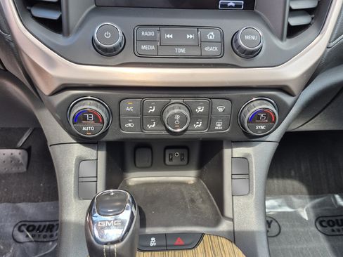 Used 2017 GMC Acadia Denali w/ Technology Package FWD image 26