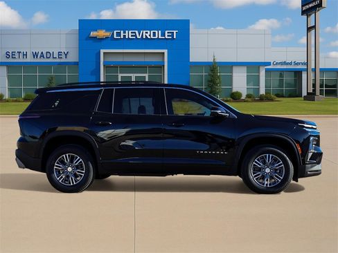 Used 2026 Chevrolet Traverse LT w/ Enhanced Driving Package image 8