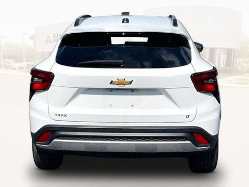 Used 2025 Chevrolet Trax LT FWD image 5