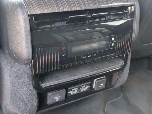 Used 2022 Jeep Wagoneer Series II AWD/4WD image 25