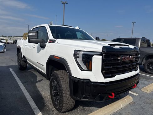 Used 2025 GMC Sierra 2500 AT4X image 3
