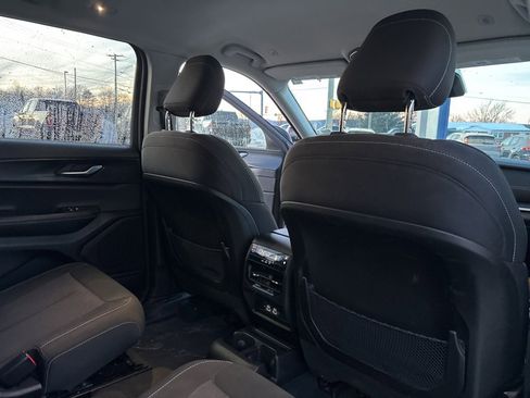 Used 2023 Jeep Grand Cherokee L Laredo image 32