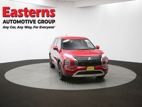 Used 2023 Mitsubishi Outlander SE image 50