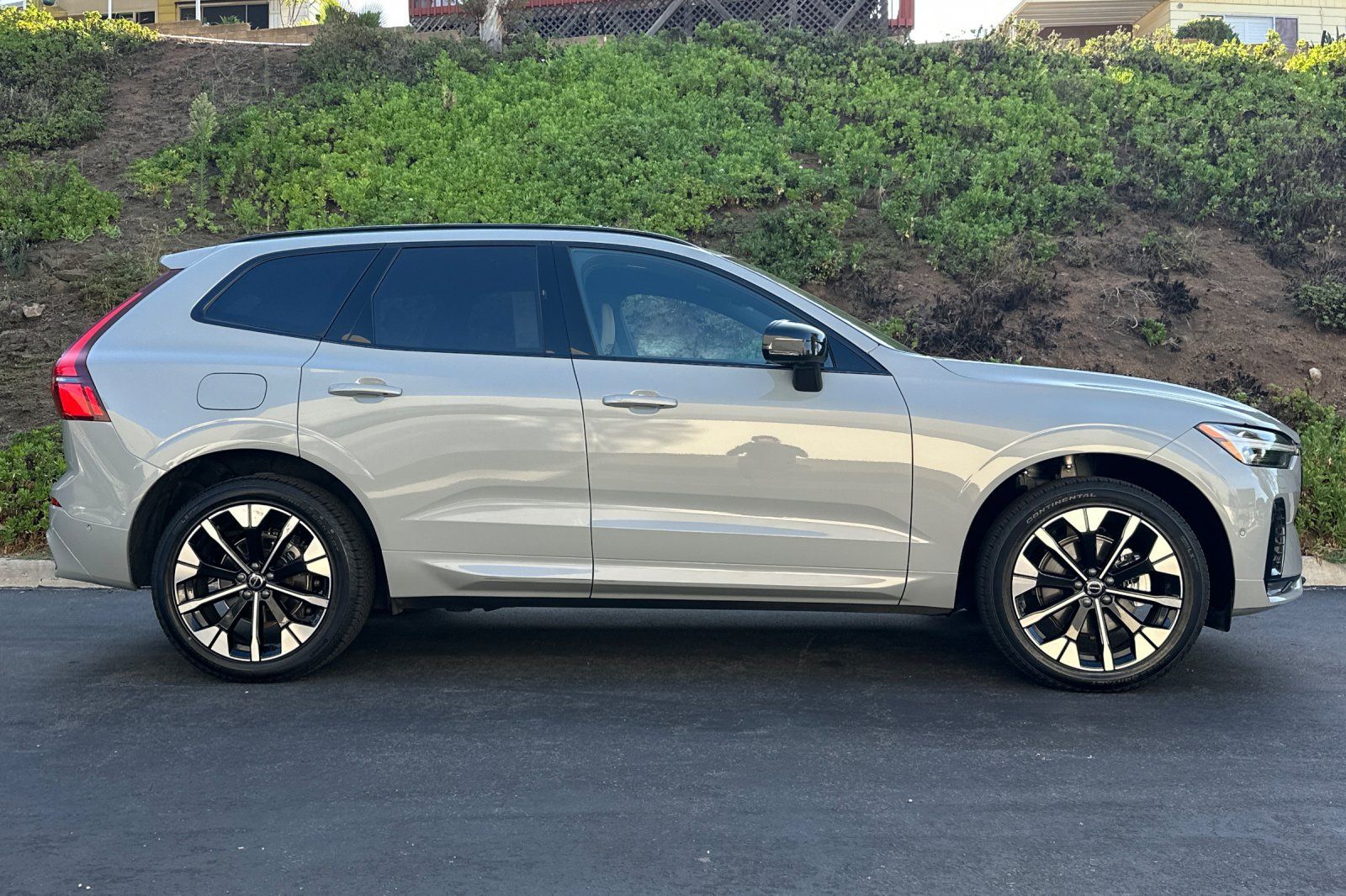 Certified 2026 Volvo XC60 B5 Plus AWD/4WD image 3