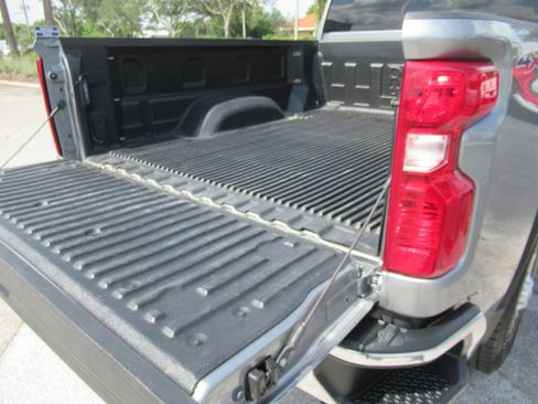 Used 2025 Chevrolet Silverado 2500 LT w/ Convenience Package AWD/4WD image 9