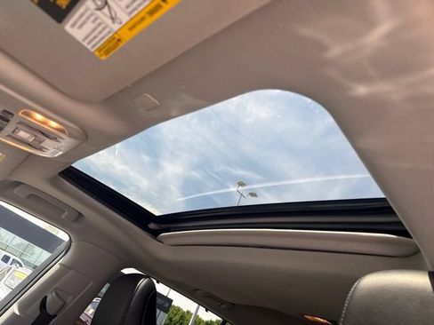 Used 2022 Toyota Highlander Limited AWD/4WD image 9