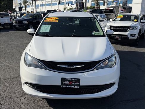 Used 2021 Chrysler Voyager Lxi image 8