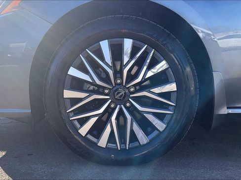 Used 2023 Nissan Altima 2.5 SV image 9