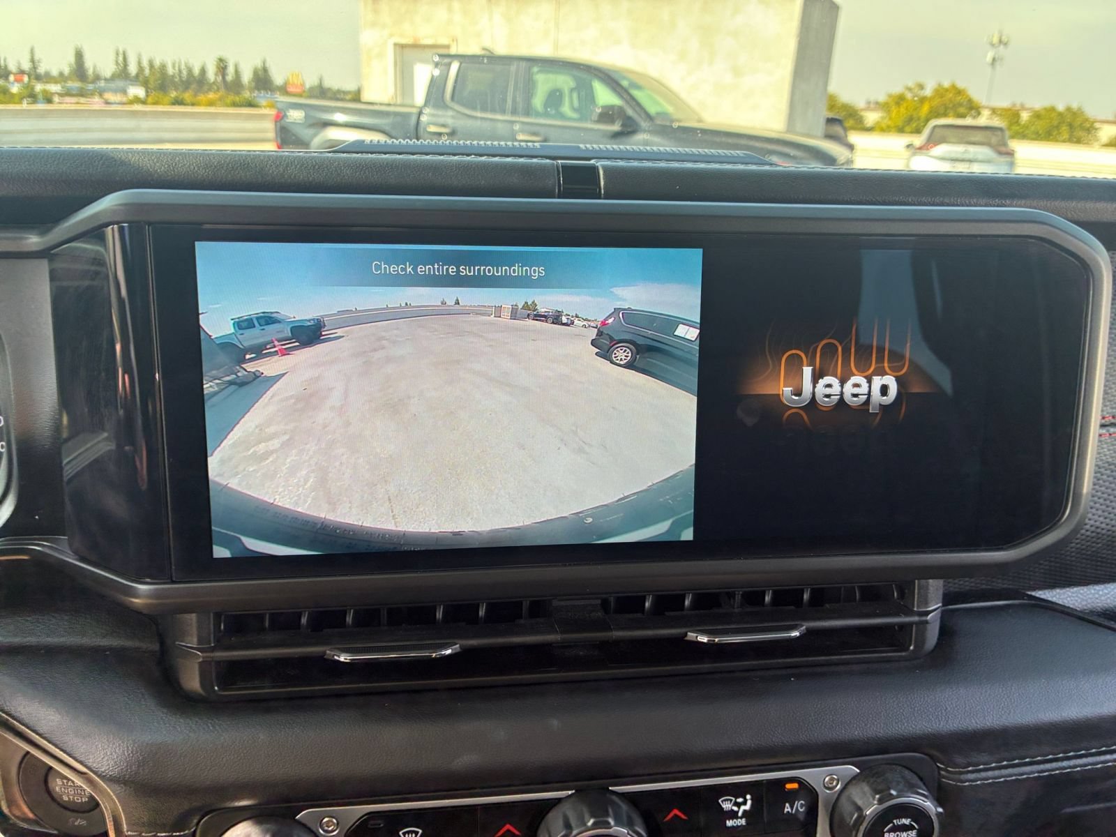 Used 2025 Jeep Wrangler Unlimited Rubicon AWD/4WD image 21