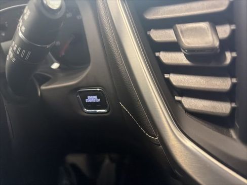 Used 2023 GMC Acadia SLT image 23