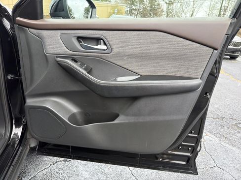 Used 2022 Nissan Rogue SV image 14