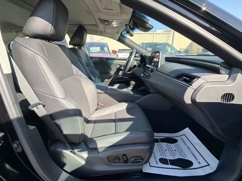 Used 2022 Lexus ES 300h w/ Premium Package image 26