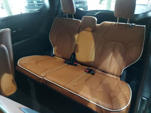 New 2026 Chrysler Pacifica Pinnacle image 25