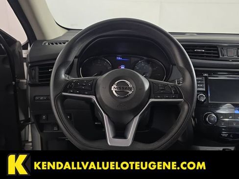 Used 2018 Nissan Rogue S AWD/4WD image 12