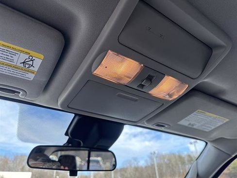 Used 2022 Nissan Frontier SV image 16