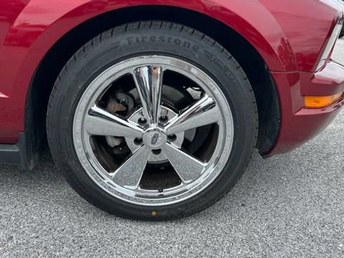 Used 2006 Ford Mustang Convertible RWD image 9