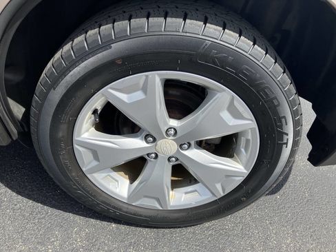 Used 2015 Subaru Forester 2.5i Premium w/ All-Weather Package AWD/4WD image 34