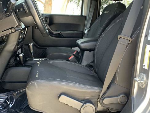 Used 2016 Jeep Wrangler Unlimited Sahara w/ Connectivity Group image 11