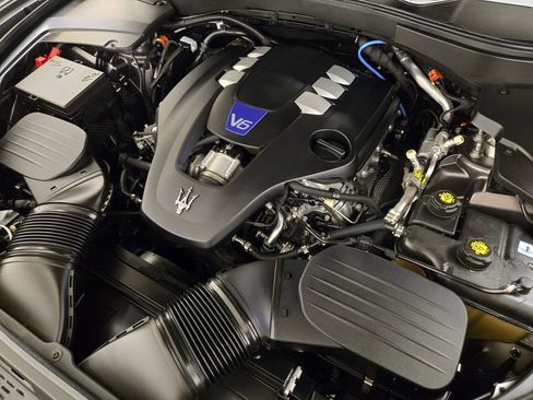 Certified 2021 Maserati Levante S image 30