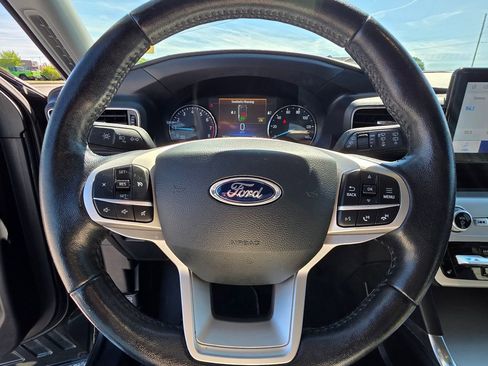 Used 2022 Ford Explorer XLT w/ Equipment Group 202A AWD/4WD image 15