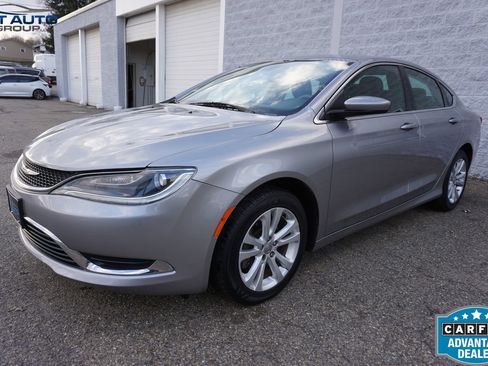 Used 2015 Chrysler 200 Limited image 3