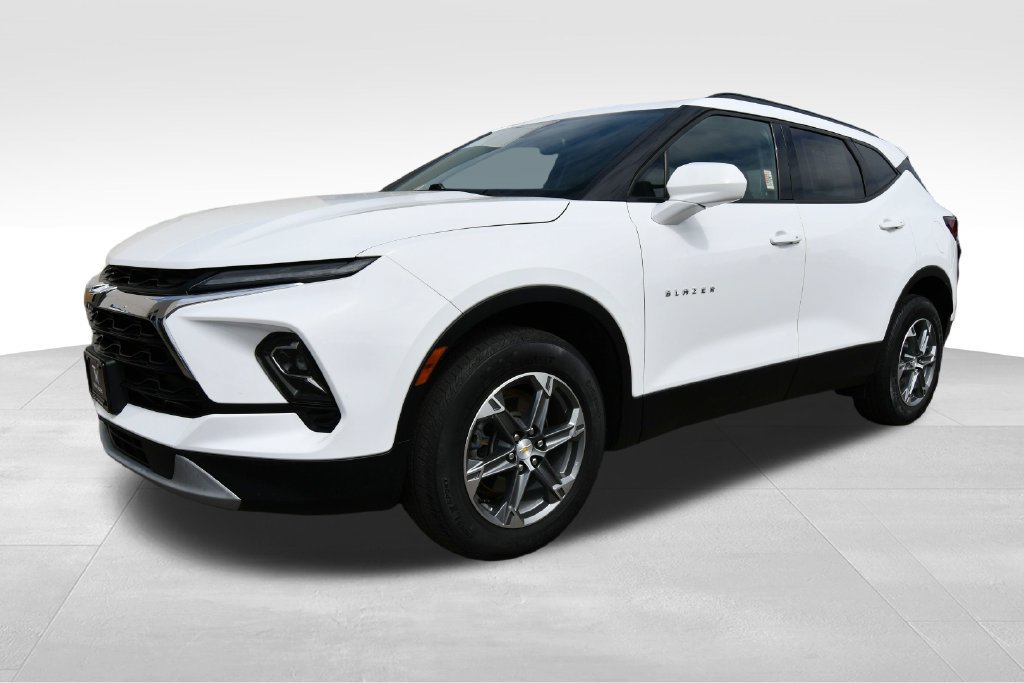 Used 2023 Chevrolet Blazer LT w/ Convenience Package AWD/4WD image 2