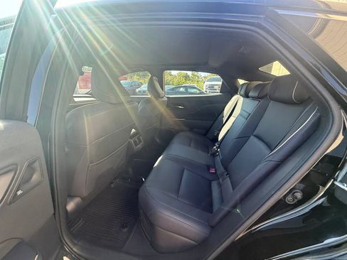 Used 2023 Toyota Crown AWD/4WD image 32