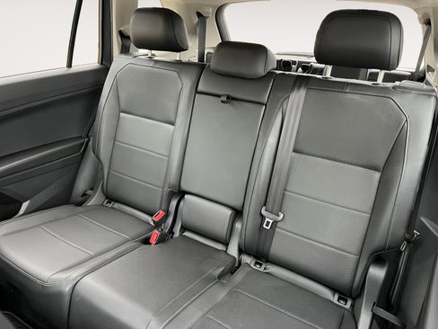 Used 2018 Volkswagen Tiguan SE image 17