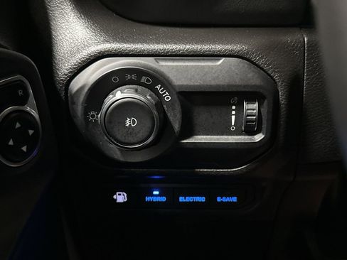 Used 2023 Jeep Wrangler Unlimited Sahara AWD/4WD image 19