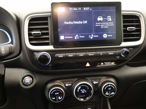 Used 2025 Hyundai Venue SEL image 11