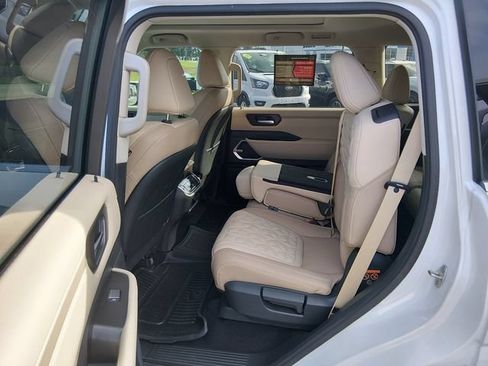 Certified 2026 Nissan Armada Platinum Reserve AWD/4WD image 12