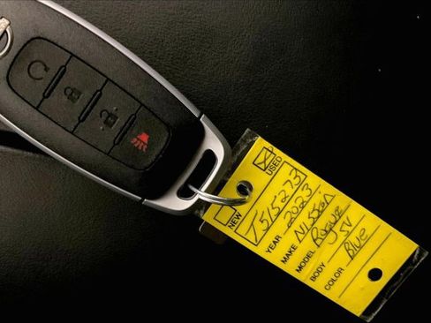 Used 2023 Nissan Rogue SV image 11