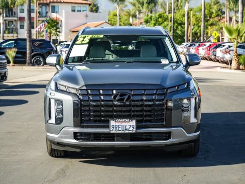 Used 2025 Hyundai Palisade SEL FWD image 2