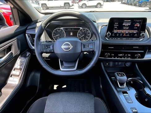 Certified 2026 Nissan Rogue SV FWD image 8