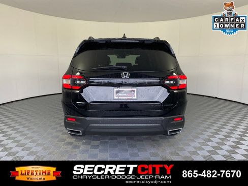 Used 2025 Honda Pilot Black Edition image 6