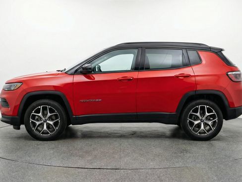 Used 2025 Jeep Compass Limited AWD/4WD image 5