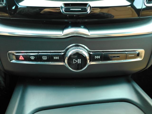 Used 2019 Volvo XC60 T5 Momentum w/ Premium Package FWD image 44