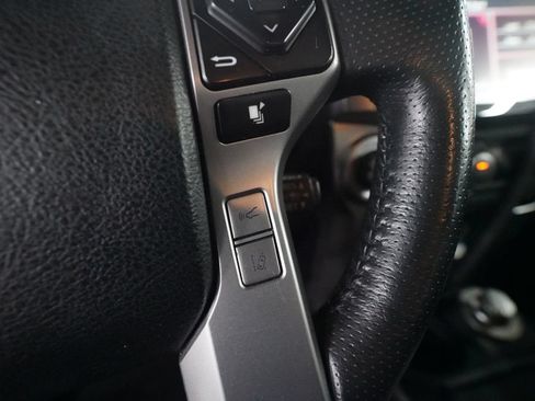 Used 2020 Toyota 4Runner SR5 AWD/4WD image 20