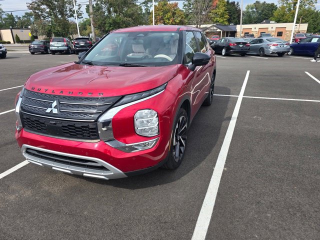 Used 2022 Mitsubishi Outlander SE FWD image 1