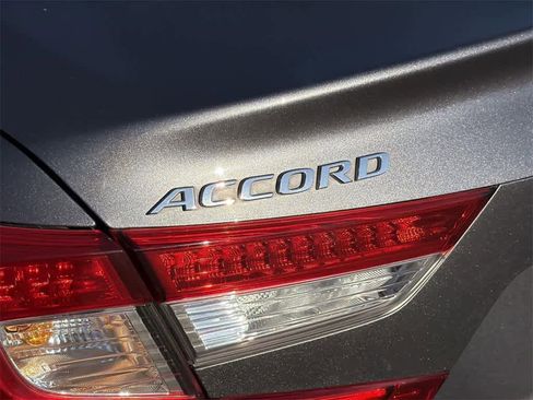 Used 2018 Honda Accord LX image 31