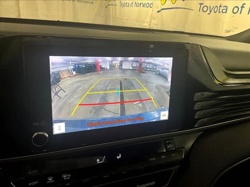 Used 2025 Toyota Camry SE image 19