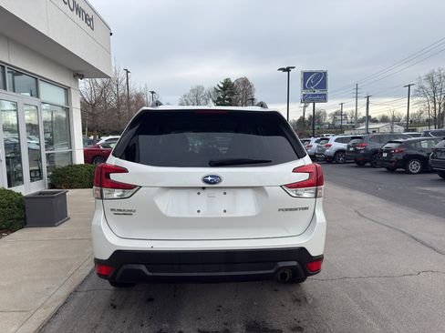 Used 2022 Subaru Forester Limited image 4