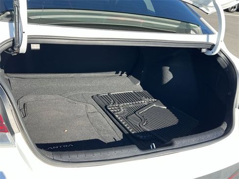 Certified 2025 Hyundai Elantra SEL image 29