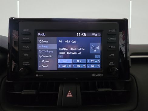 Used 2022 Toyota RAV4 XLE AWD/4WD image 19