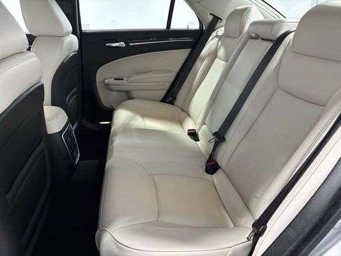 Used 2022 Chrysler 300 Touring L w/ Comfort Group image 23